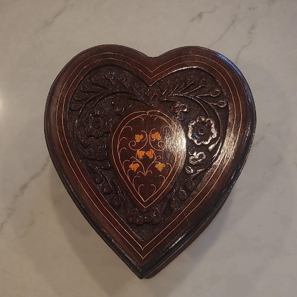 Beautiful Wood Heart Jewelry Box